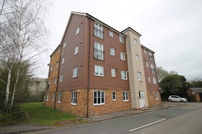 2 Bedroom Flat To Rent In Lawford Bridge Close, Rugby, Warwickshire, CV21