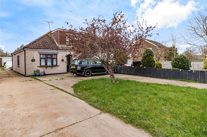 3 Bedroom Bungalow For Sale In Eversley Road, Bowers Gifford, Essex, SS13