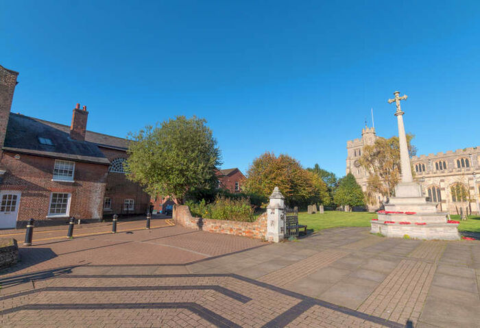 2 Bedroom Flat To Rent In High Street, Tring, HP23