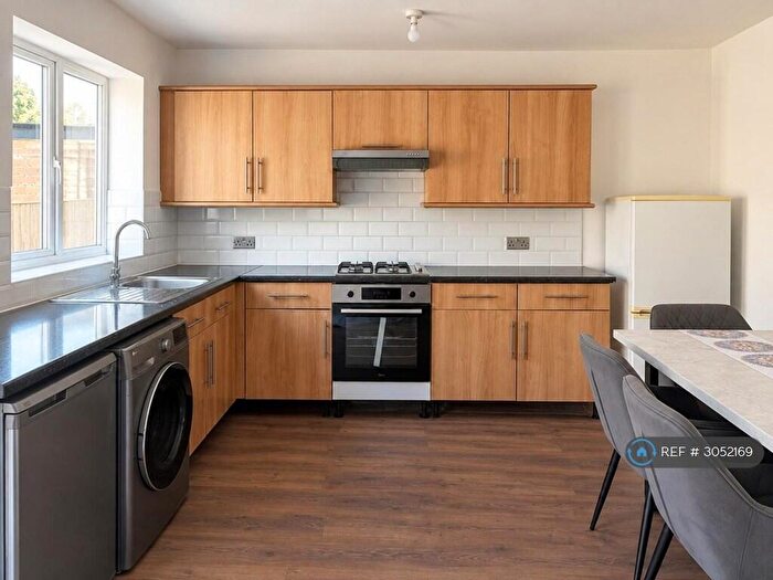 2 Bedroom Bungalow To Rent In Barking Road, London, E13