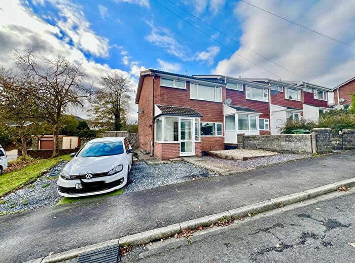 3 Bedroom End Of Terrace House For Sale In Fair Oak Close, Aberdare, CF44