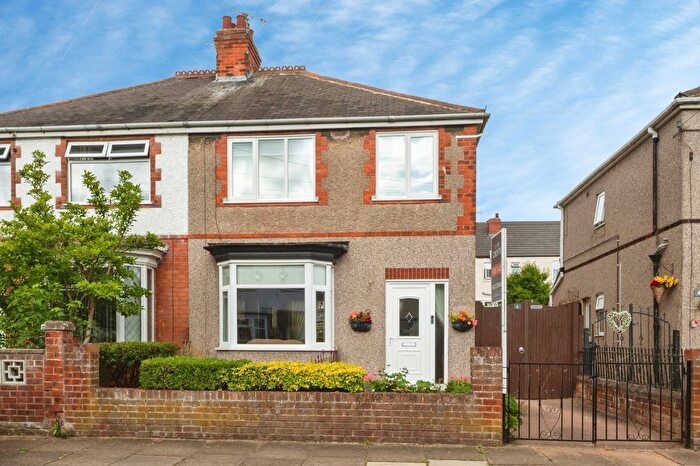 3 Bedroom Semi Detached Bungalow For Sale In Baytree Avenue, Grimsby, DN34