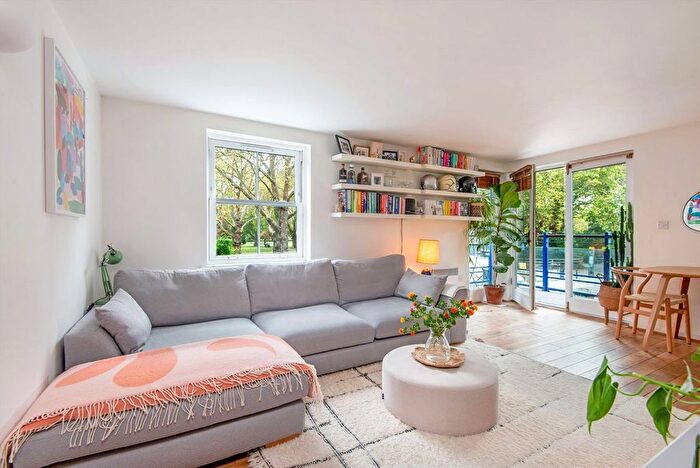 2 Bedroom Flat For Sale In Martello Street, Hackney, E8