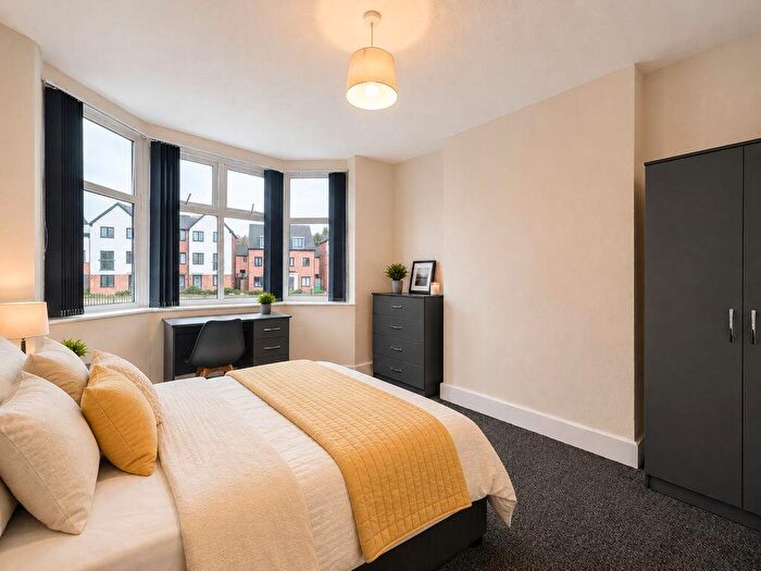 4 Bedroom Semi-Detached House To Rent In Lenton Boulevard, Nottingham, NG7