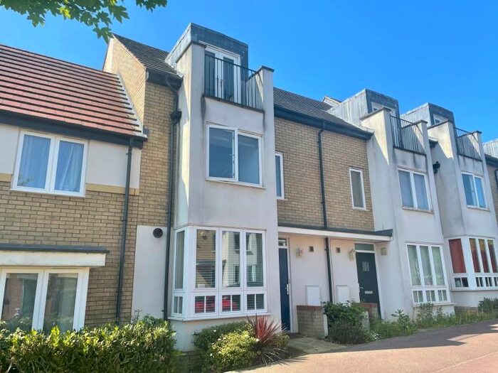 4 Bedroom Town House To Rent In Gyosei Gardens, Willen Park, MK15