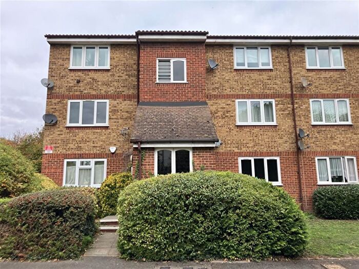 1 Bedroom Flat For Sale In Stirling Close, Rainham, RM13