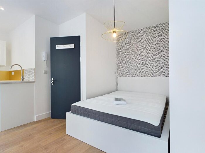 Flat To Rent In Castle Street, Brighton, BN1