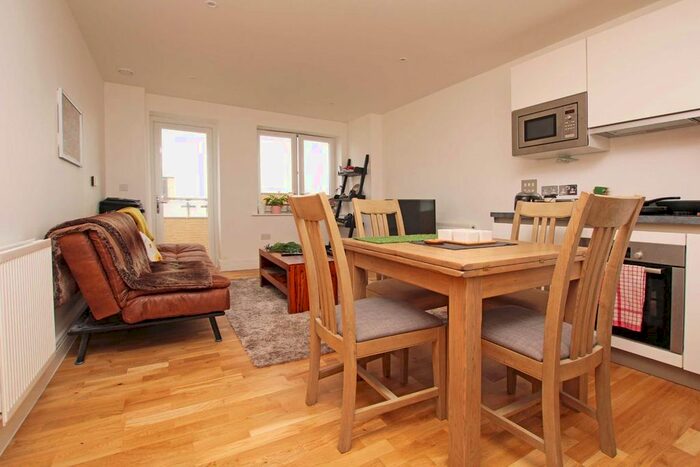 1 Bedroom Flat To Rent In High Street, Hounslow, TW3