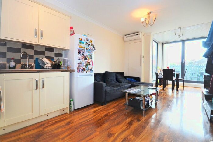 1 Bedroom Flat To Rent In South Street, Isleworth, TW7