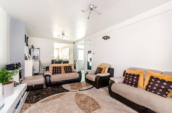 3 Bedroom Terraced House To Rent In Shroffold Road, Bromley, BR1