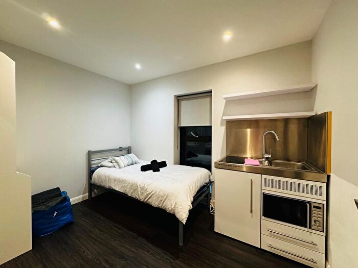 Studio To Rent In Hassop Road, London, NW2