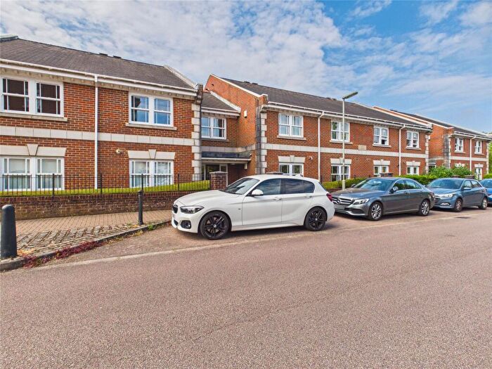 1 Bedroom Flat For Sale In St. Lukes Square, Guildford, Surrey, GU1