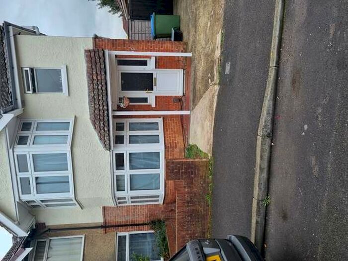 5 Bedroom Semi-Detached House To Rent In Sherborne Road, SO17