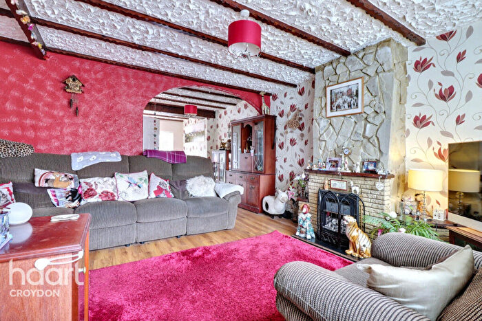 3 Bedroom Semi-Detached House For Sale In Aldrich Crescent, Croydon, CR0