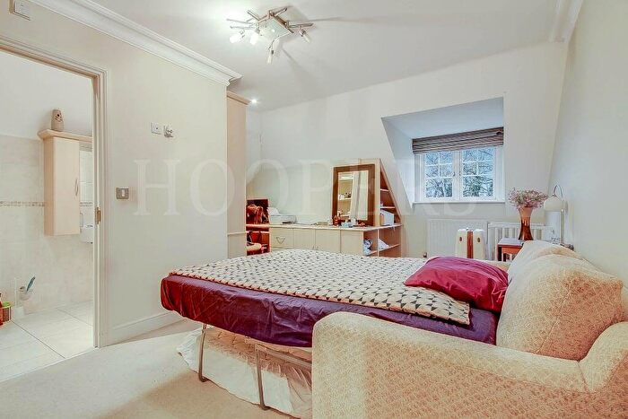 2 Bedroom Apartment For Sale In Westfield Park, Hatch End, Pinner, HA5