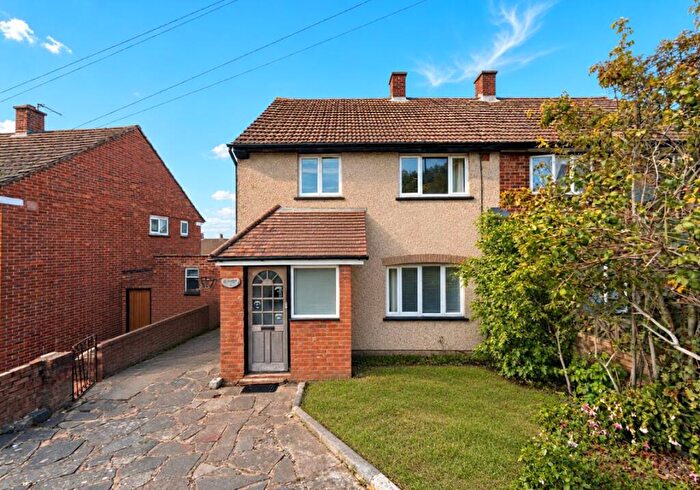 3 Bedroom Semi-Detached House For Sale In Claygate Crescent, New Addington, Croydon, Surrey, CR0