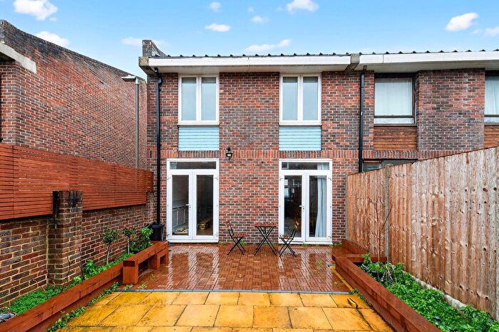 2 Bedroom Terraced House To Rent In Garratt Lane, London, SW18