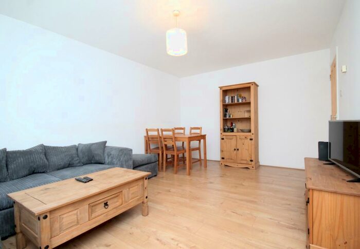 2 Bedroom Flat To Rent In Weavers Way, Camden Town, NW1