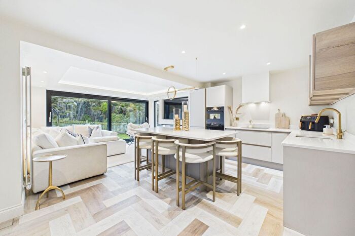 5 Bedroom Semi-Detached House For Sale In Lochan Road, Kilsyth, G65
