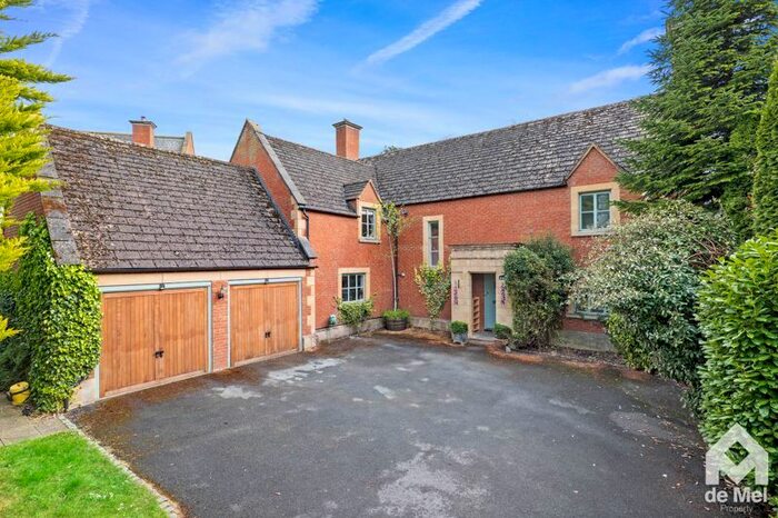 5 Bedroom Detached House For Sale In Olde Lane, Toddington, Cheltenham, GL54