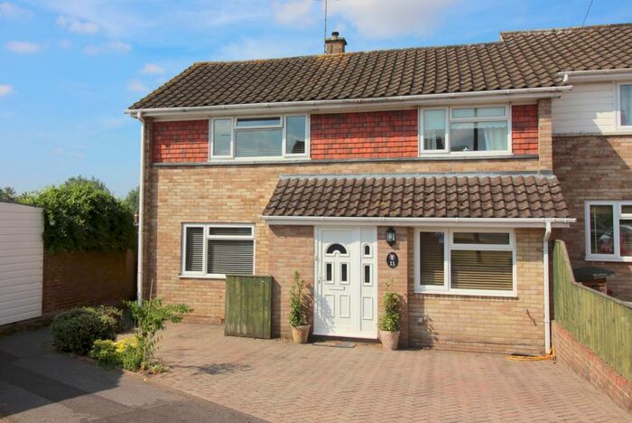 3 Bedroom Semi-Detached House To Rent In Covey Way, SO24