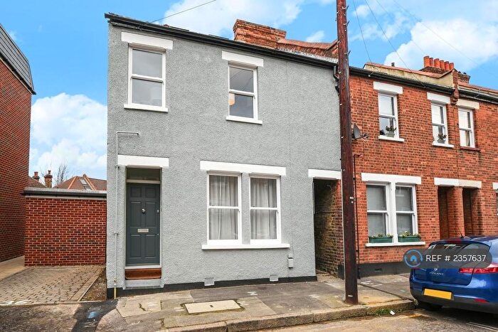 2 Bedroom Flat To Rent In Scott's Road, Bromley, BR1