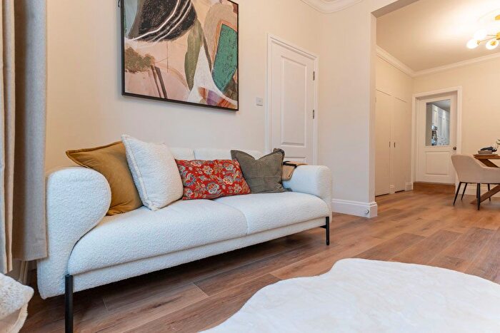 3 Bedroom Terraced House For Sale In Smeaton Road, Woodford Green, IG8