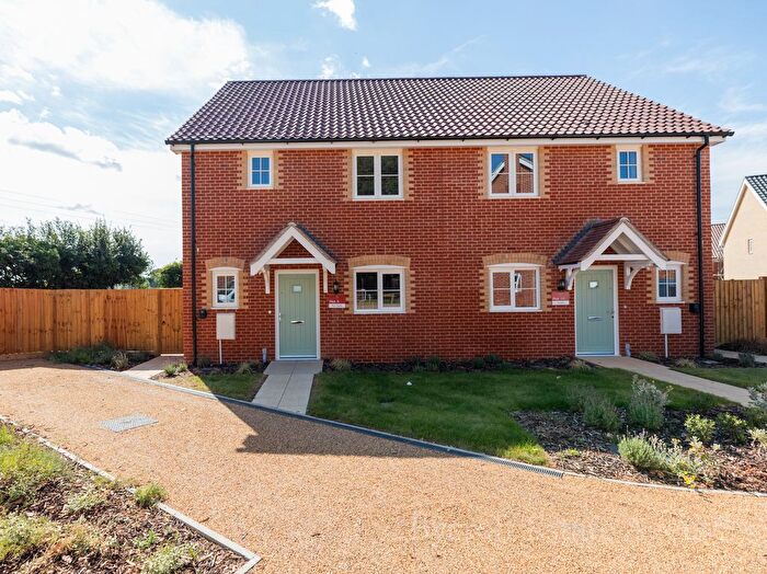 3 Bedroom Semi-Detached House For Sale In Foster Close, Ormesby, NR29