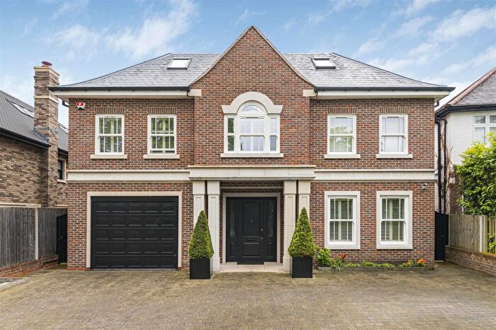 6 Bedroom Detached House For Sale In Oakleigh Avenue, Whetstone, N20