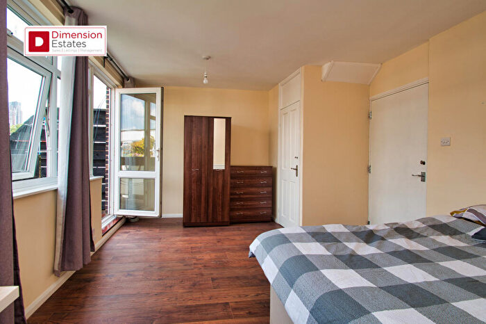 4 Bedroom Maisonette To Rent In Chart Street, N1