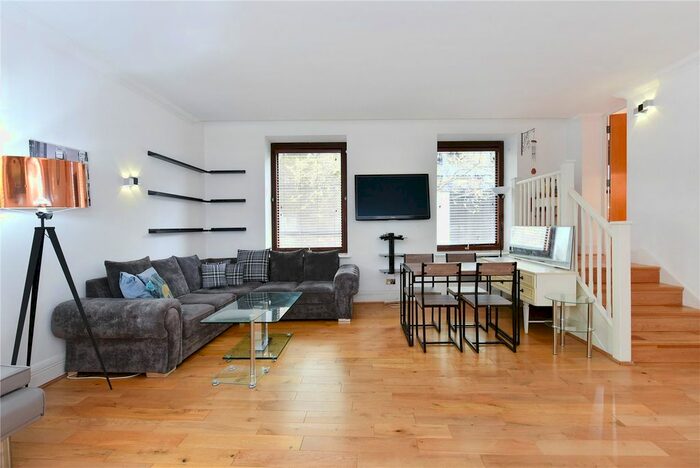 2 Bedroom Flat To Rent In Whitehouse Apartments, Waterloo, London, SE1