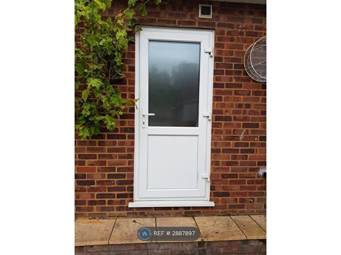 Studio To Rent In Great West Road, Isleworth, TW7