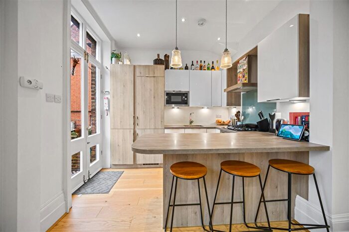 1 Bedroom Flat For Sale In Crossfield Road, Belsize Park, NW3