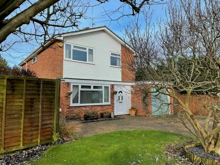 4 Bedroom Detached House To Rent In Nash Close, Earley, RG6