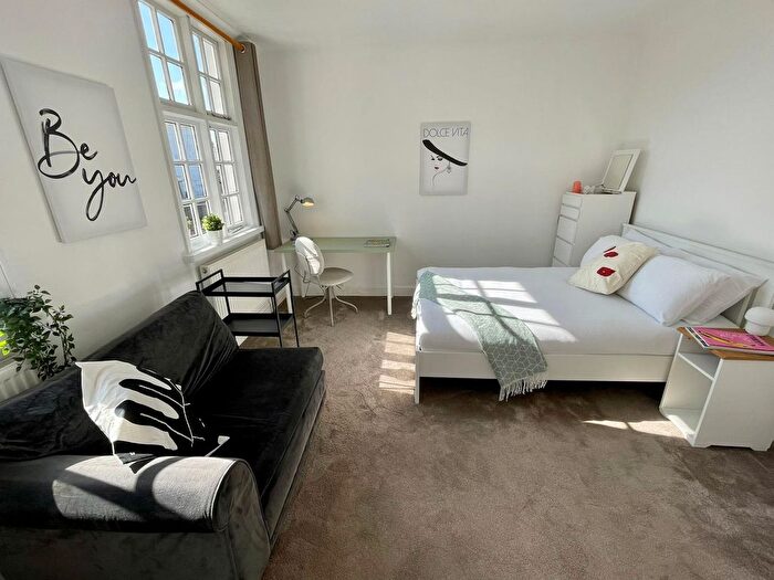 3 Bedroom Flat To Rent In Pembridge Villas, Notting Hill, Bayswater, Hyde Park, London, W11