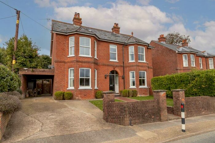 4 Bedroom House To Rent In Clatterford Road, Newport, PO30