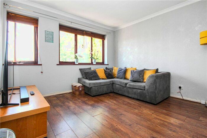 2 Bedroom Flat To Rent In Scotts Avenue, Sunbury-On-Thames, Surrey, TW16