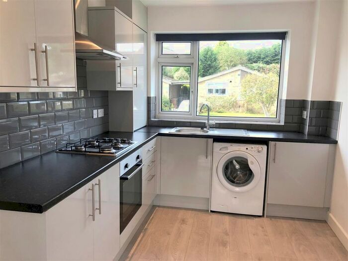 2 Bedroom Flat To Rent In Chellow Gardens, Deanwood Crescent, Allerton, Bradford BD15