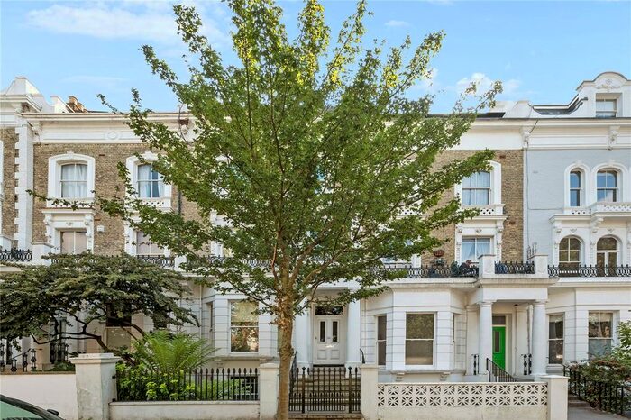 2 Bedroom Flat To Rent In St Charles Square, London, W10