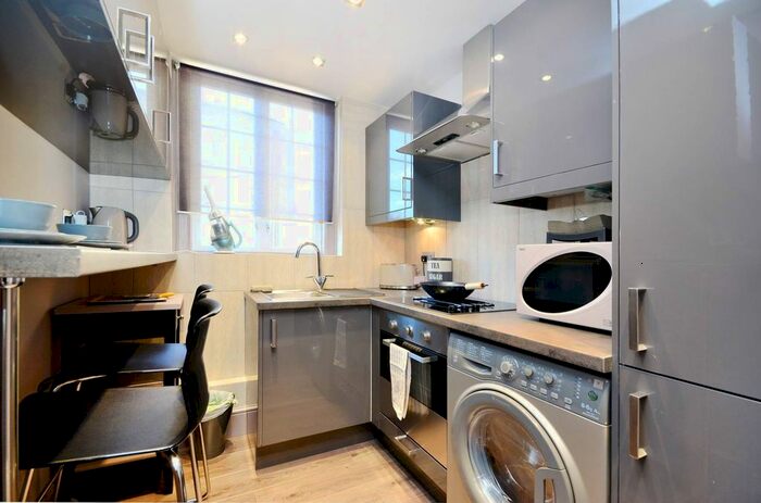 2 Bedroom Flat To Rent In Harrowby Street, Marylebone, London, W1H