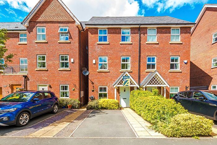 4 Bedroom Semi-Detached House For Sale In Holywell Drive, Warrington, WA1