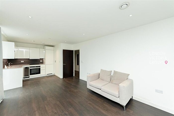 1 Bedroom Flat To Rent In Skyline Apartments, Devan Grove, London, N4
