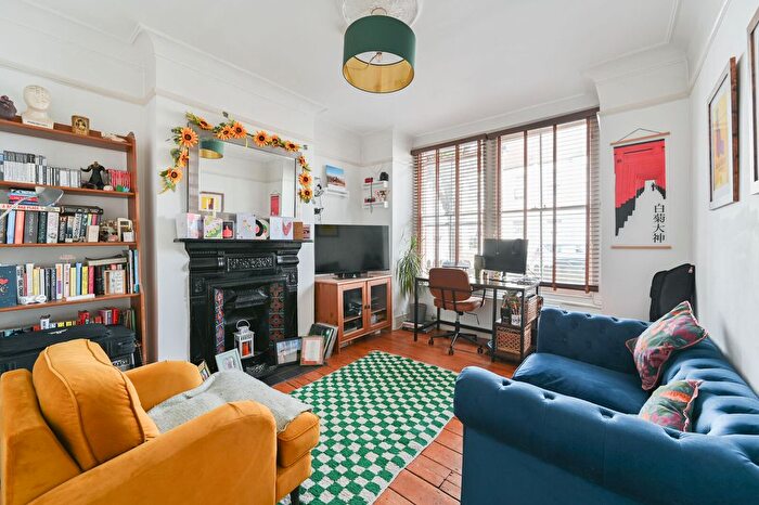 1 Bedroom Flat To Rent In Khartoum Road, Tooting Broadway, London, SW17