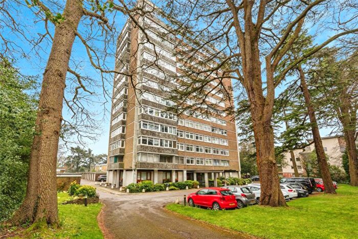 2 Bedroom Flat For Sale In Bassett Avenue, Southampton, Hampshire, SO16