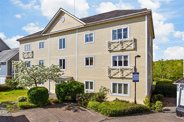 2 Bedroom Flat For Sale In Alisander Close, Snodland, Kent, ME6
