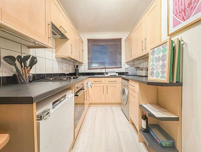 1 Bedroom Flat For Sale In Chapel Park Road, St Leonards, TN37