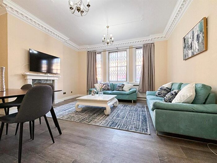 3 Bedroom Apartment To Rent In Hanover Gate Mansions, Regents Park, NW1