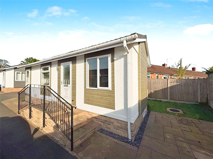 1 Bedroom Mobile/park Home For Sale In Featherstone Park, New Road, Featherstone, Wolverhampton, WV10
