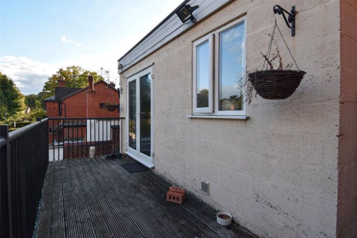 2 Bedroom Flat To Rent In Hewell Road, Barnt Green, Birmingham, Worcestershire, B45