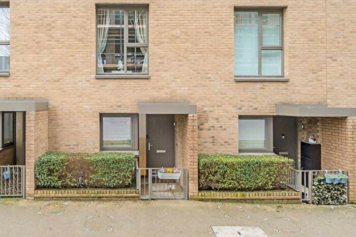 2 Bedroom Flat For Sale In Milton Road, London, NW9